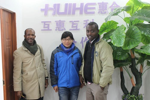 布隆迪客户与惠合同事洽谈后合影