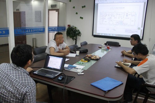 黑龙江玉米汁生产线客户与惠合工程师洽谈现场2