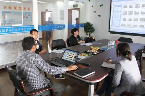 惠合工程师与大连冰淇淋生产线洽谈现场2